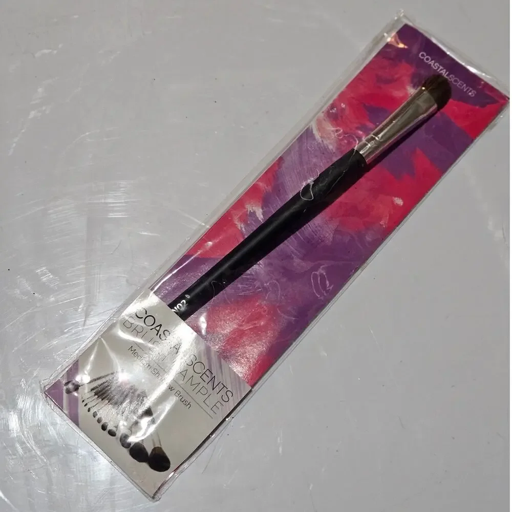 Coastal Scents Medium Shadow Brush